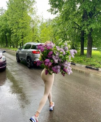 💋 Никакого суеты, только наслаждение и удовольствие! Живу в Москве и предлагаю качественные услуги для тебя. 🏙️ У меня есть все, чтобы сделать наше свидание незабываемым - страсть, элегантность и смесь наслаждений. Моя фотография - подтверждение моей красоты и привлекательности. 📸 Мои возможности безграничны, и я готова пойти на все, чтобы ты почувствовал себя особенным. Доверься моим мягким рукам и позволь мне показать тебе, что такое настоящее наслаждение. Я уверена, что наши встречи оставят только самые положительные и радостные воспоминания. Узнай, что значит настоящая страсть в Москве! 😉 Дюша